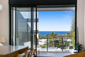 Stylish Beachside 1-Bed with Balcony & Ocean Views, Cabarita Beach